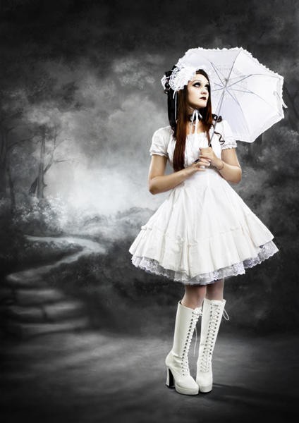gothic_lolita_dress_by_ventovir.jpg